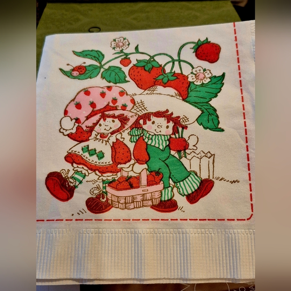 15 Strawberry- Shortcake Themed Vintage Paper Napkins . - Picture 1 of 7